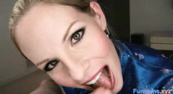 Minik sarışın amcığını siktirip spermleri ağzında yutuyor